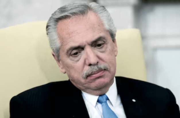 UN JUBILADO DESAFÍA EL BLINDAJE LEGAL DE LOS LABORATORIOS Y DEMANDA A ASTRAZENECA POR $152&nbsp;MILLONES