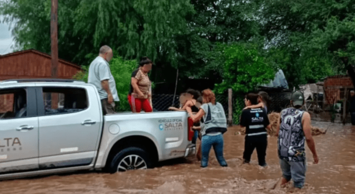 Fuerte temporal en Salta: inundaciones, calles anegadas y más de 200&nbsp;evacuados